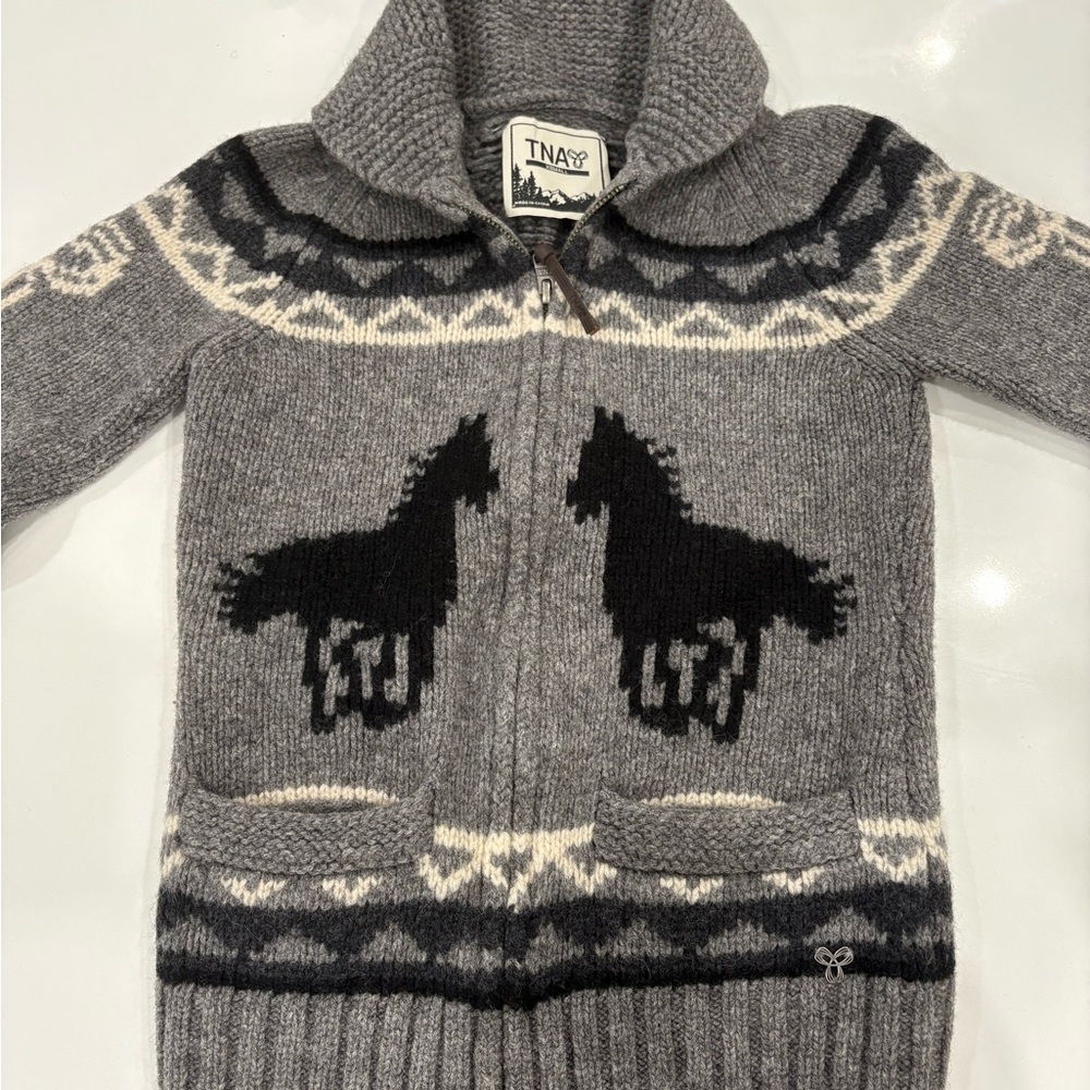 Rare 🐎Aritzia TNA Horse Cowichan 100% Lambswool Zip Cardigan Sweater X-Small